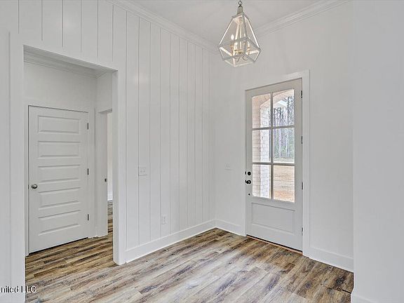 5th image of 131 Ashwood Ln