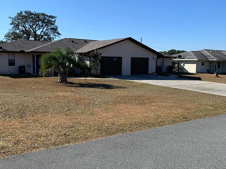 2130 W Silver Hill Ln — Photo 2