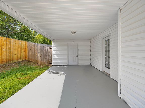 3rd image of 712 Larado Ct