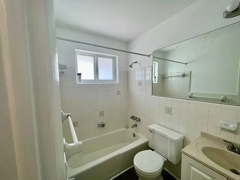 1704 NE 9th St — Photo 10