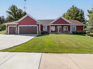 3219 Drumlin Dr, Slinger, WI 53086