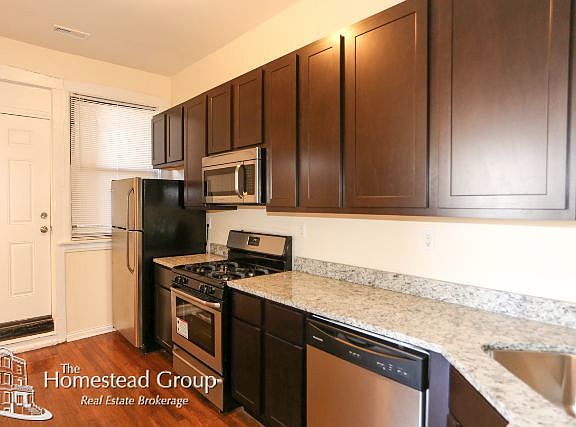 3rd image of 3250 W Montrose Ave #1