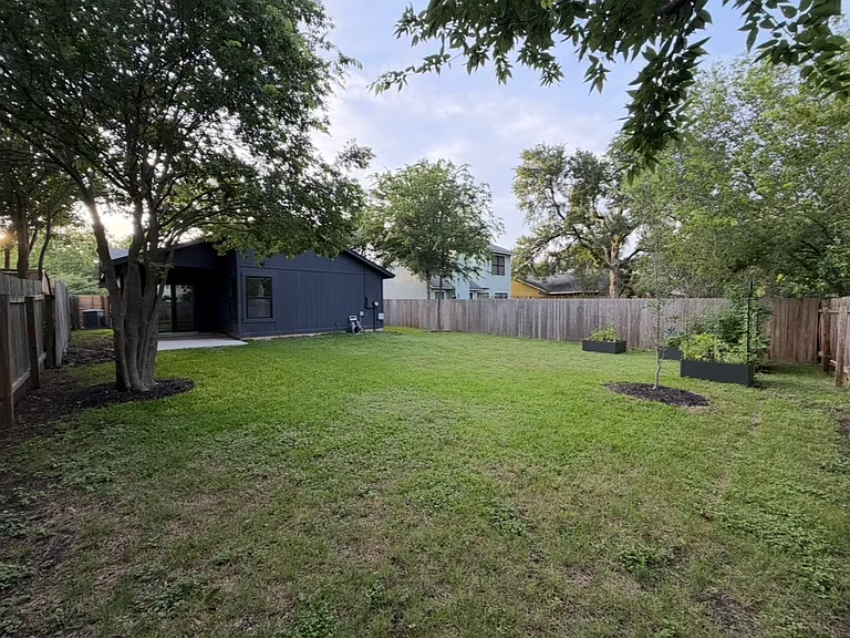 8205 Cattle Dr — Photo 28