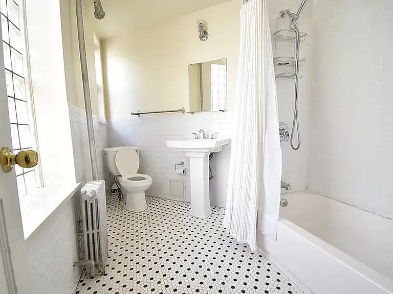 27 Saint James Pl #1 — Photo 9