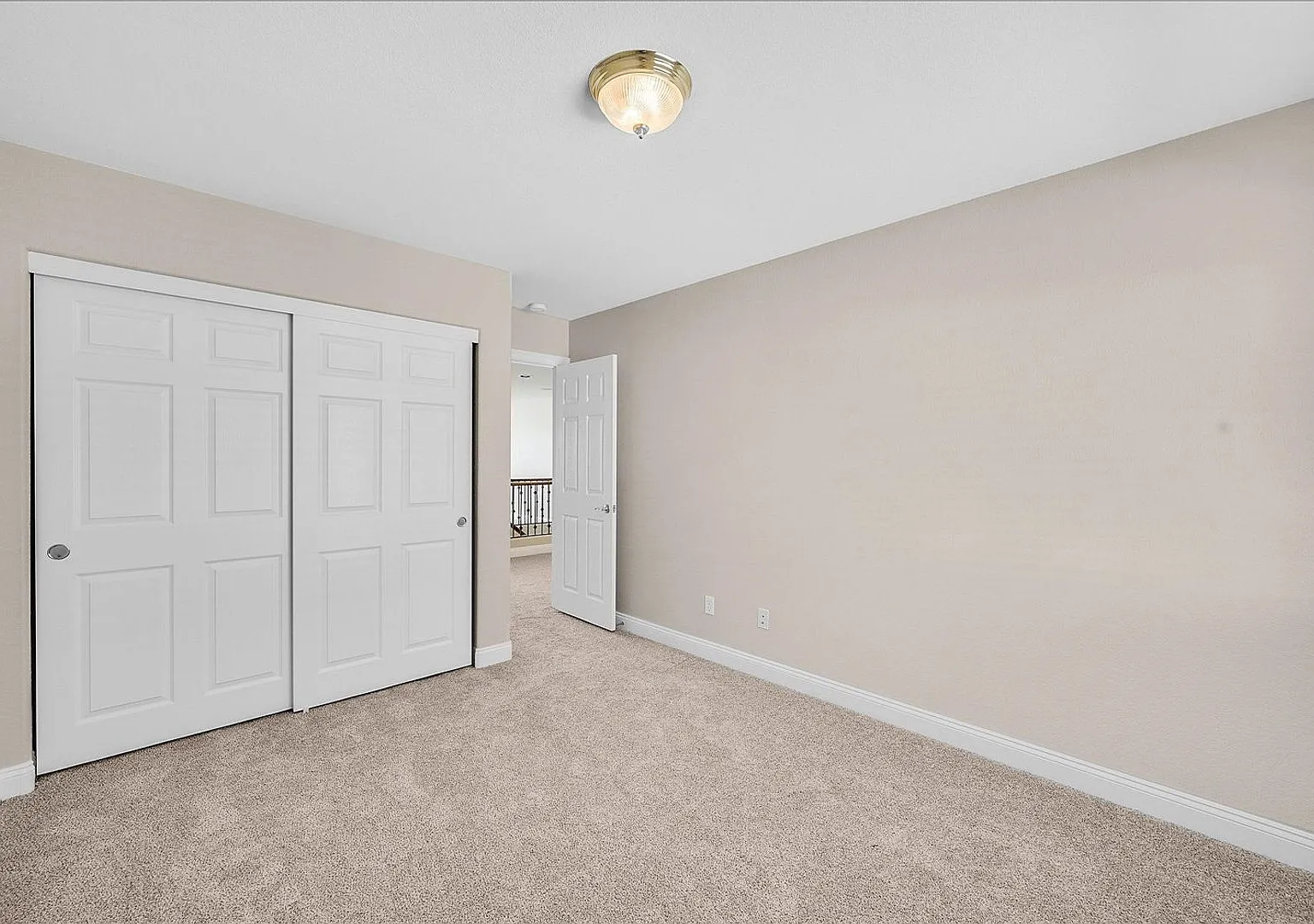 Great 2 story home with sparkling pool, located inside Guard Gated Southern Highlands! — Photo 2