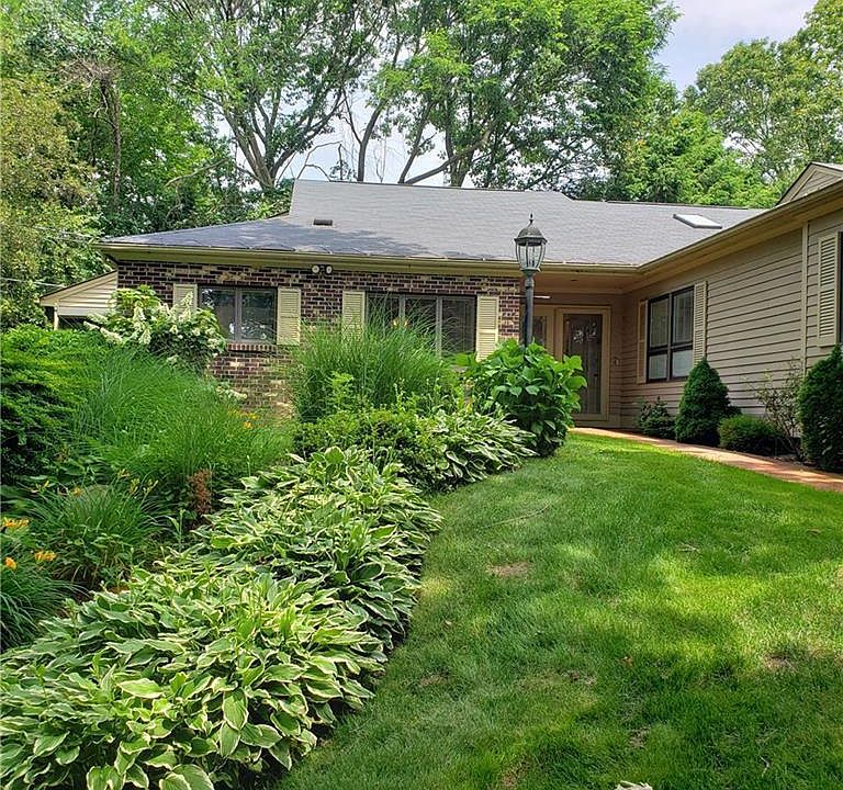 1st image of 128 Pine Glen Dr