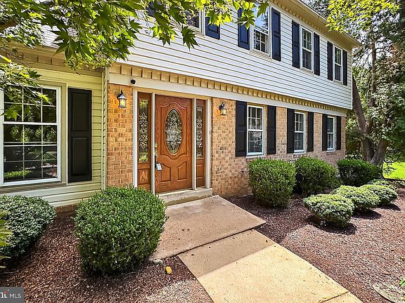 5th image of 2711 Clarkes Landing Dr