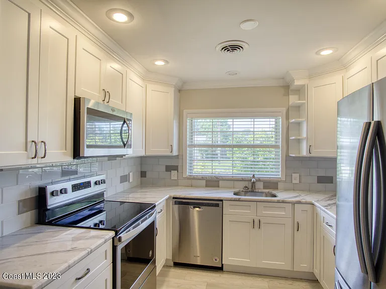 455 Laurel Ct — Photo 7