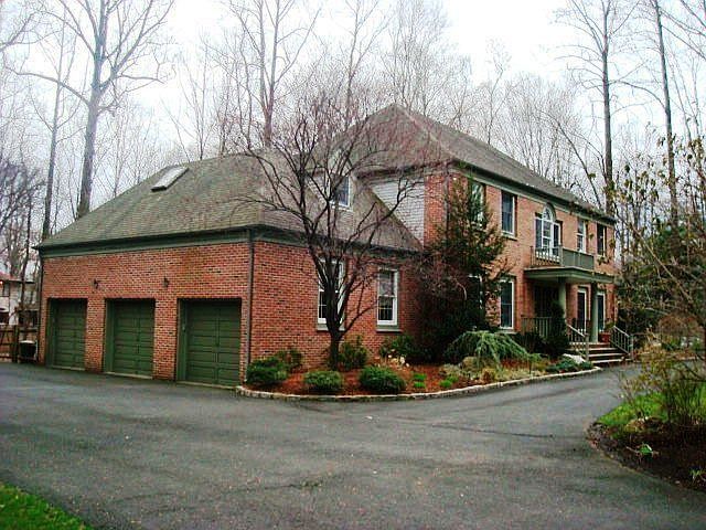 2nd image of 28 Greenwoods Rd