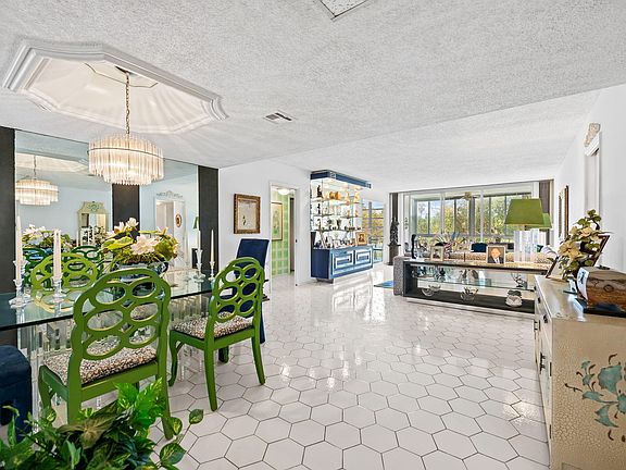 4th image of 3960 Oaks Clubhouse Drive #304