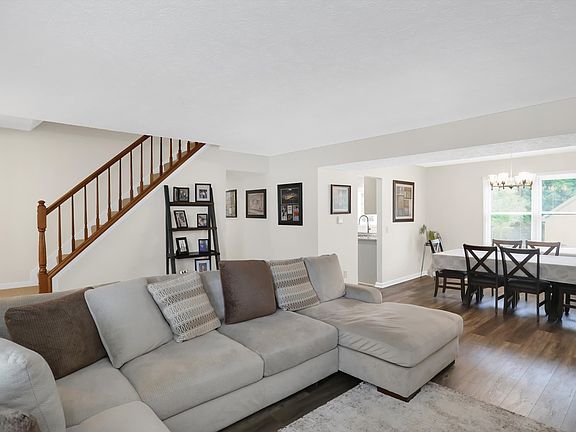 3rd image of 9978 Franklin Ct