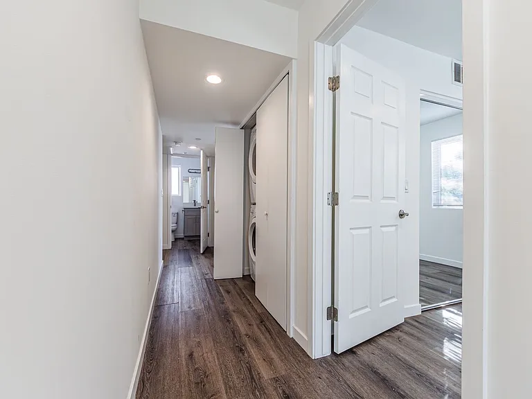 1119 N Berendo St — Photo 18
