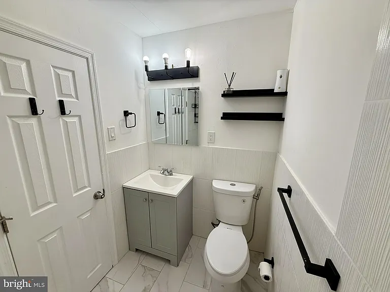 10838 Lockart Ct — Photo 11