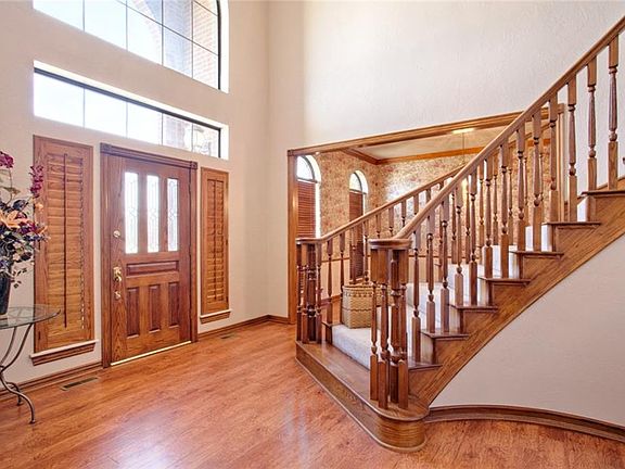 3rd image of 1153 Camelot Dr