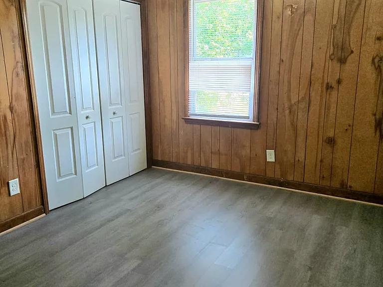 1706 Queen St E #A — Photo 9