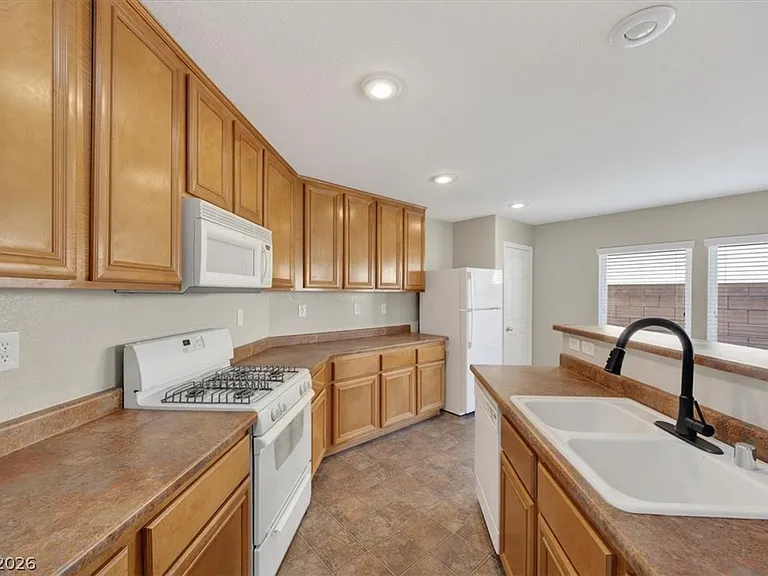 8380 Bismark Sapphire St #0 — Photo 15