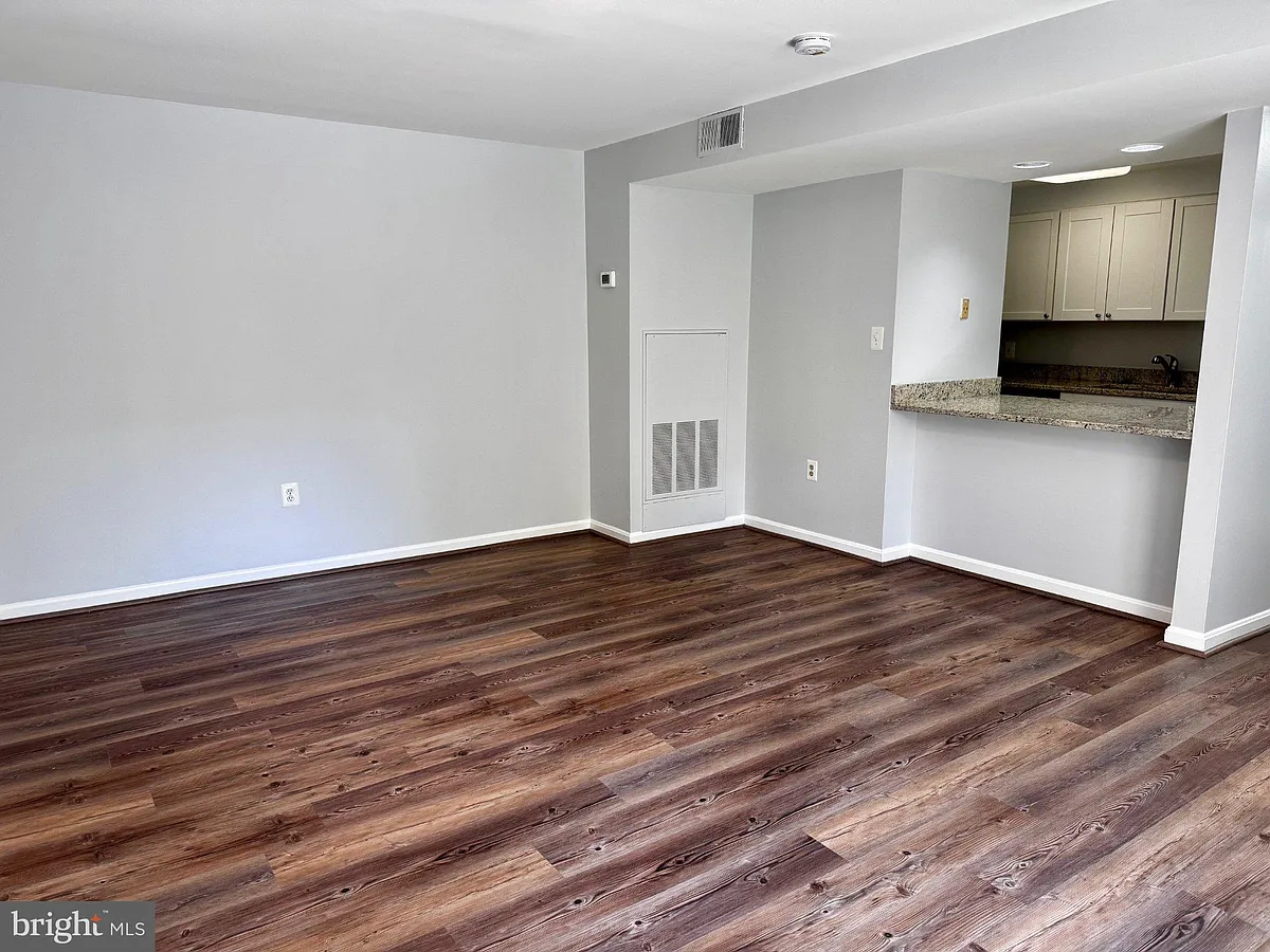 Building Photo - 4733 Bradley Blvd #2