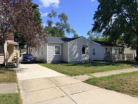 2nd image of 20458 Macarthur St