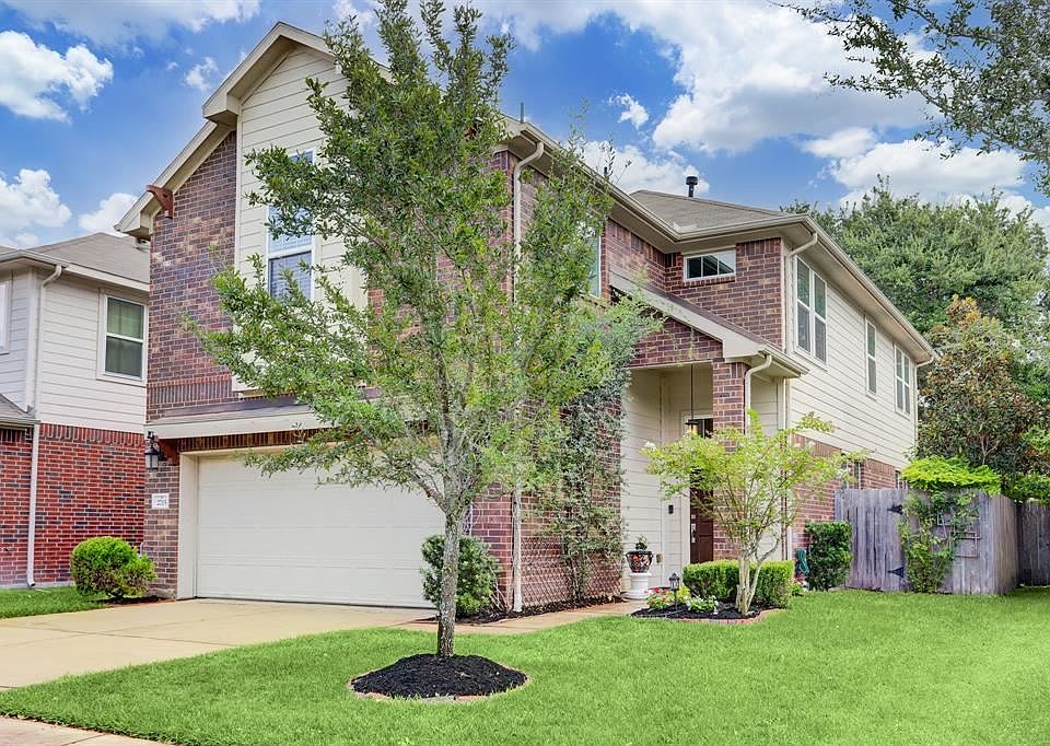 1st image of 2715 Lakeside Dr
