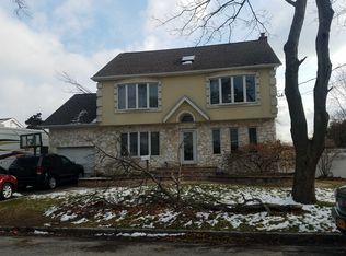 418 S 15th St, Lindenhurst, NY 11757
