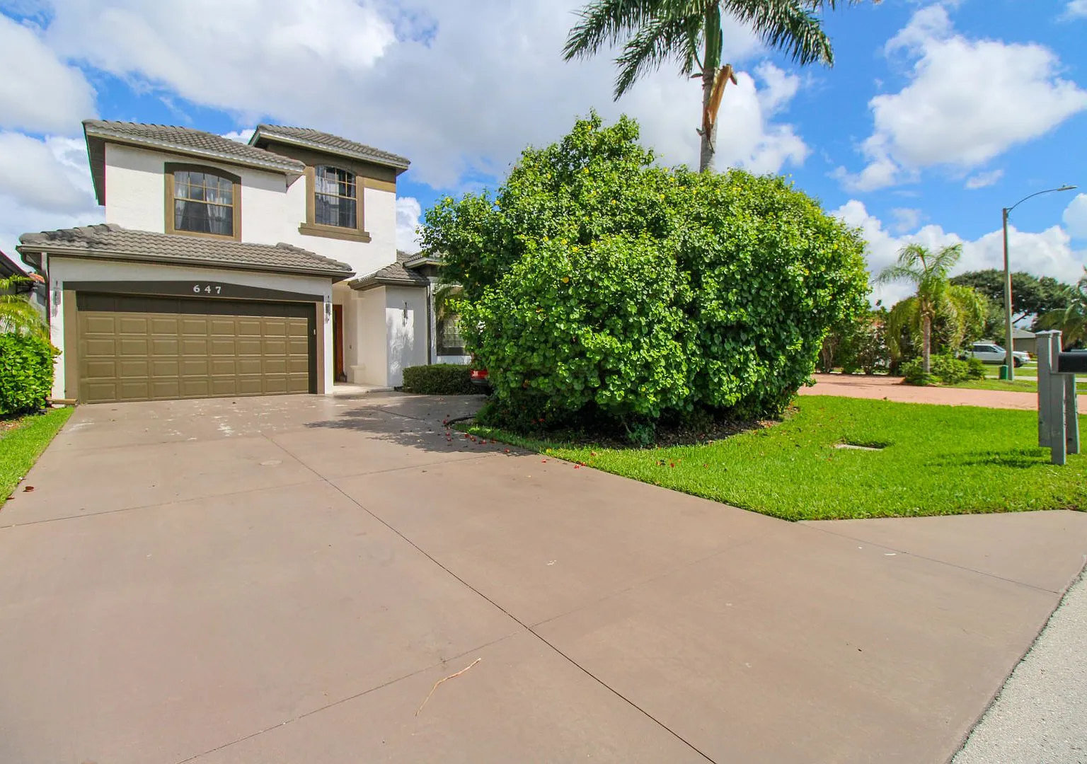 ** Luxury Modern Zen Retreat Home In Naples Park ** Walk To The Beach ** 4br/4ba Private Pool & S... — Photo 1