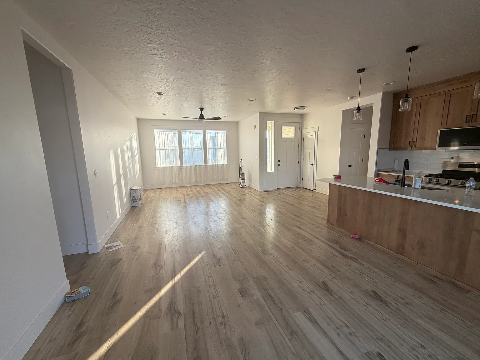 3 bed, 1450 sqft, $2,300 — Photo 4