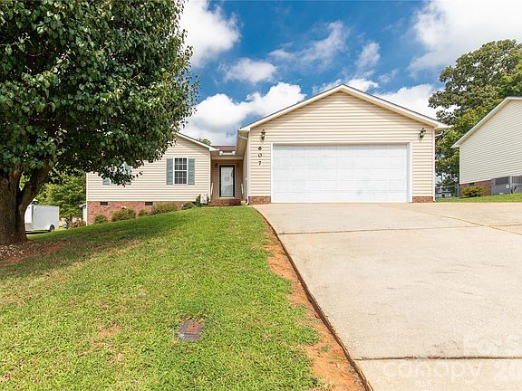 3rd image of 607 Helms Dr