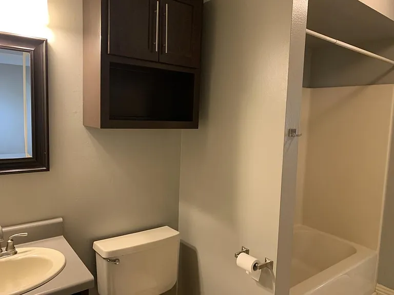 605 W Benton St #C — Photo 10
