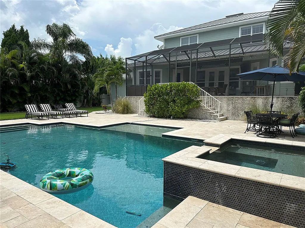 4 bed, 3.5 bath, 3508 sqft, $9,000 — Photo 2