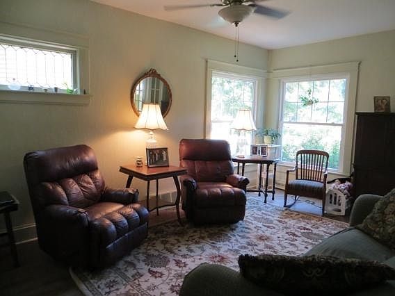 4th image of 7353 Harwood Ave