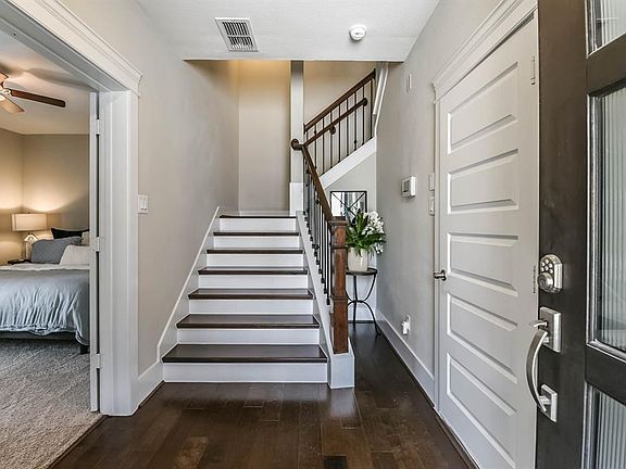 3rd image of 811 Leavenworth Avenue