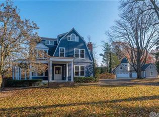 22 Baycrest Dr, Huntington, NY 11743
