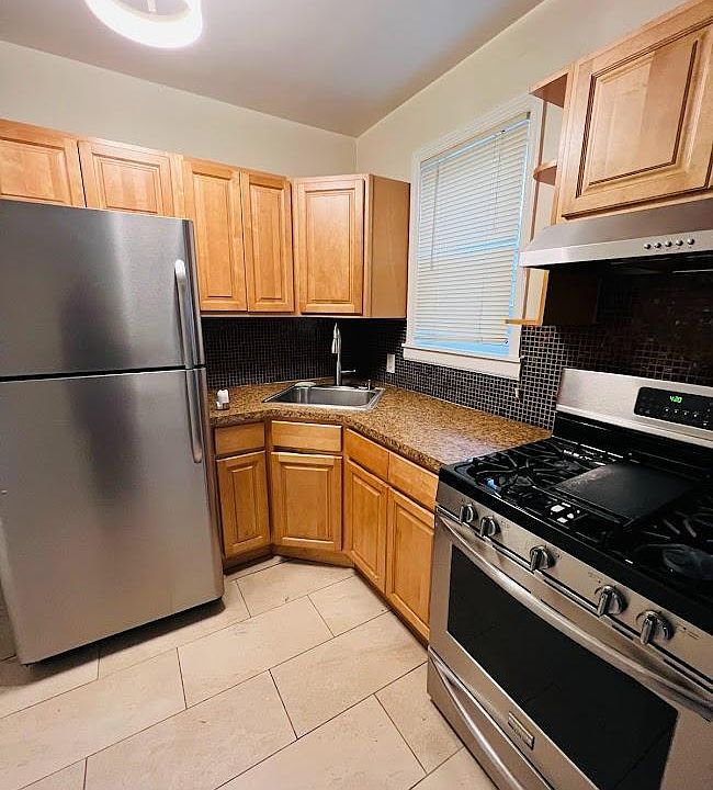 1st image of 310 Swinton Ave Floor 2