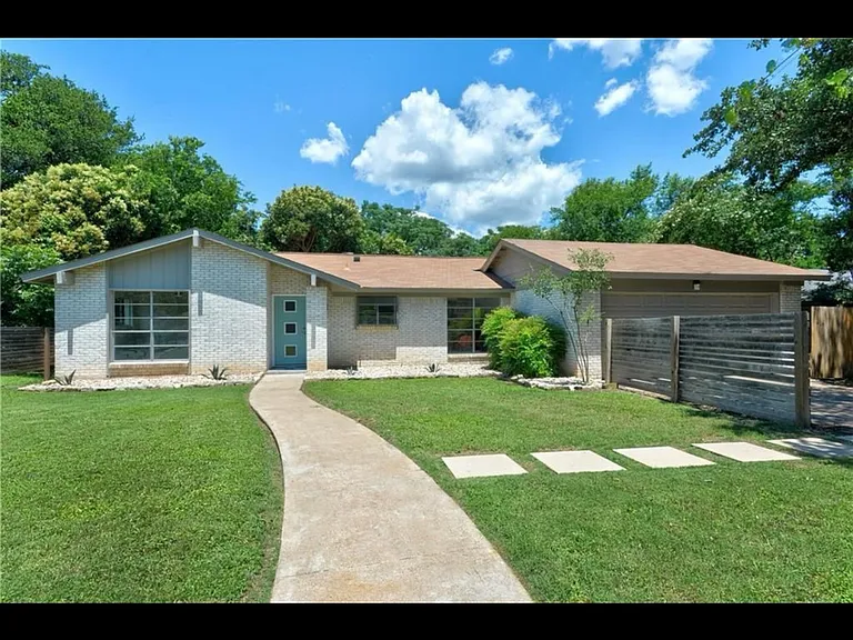 8200 Grayledge Dr — Photo 1