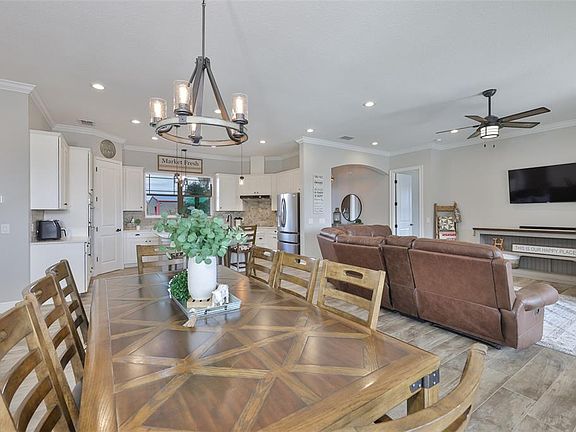 3rd image of 7510 Lithia Pinecrest Rd