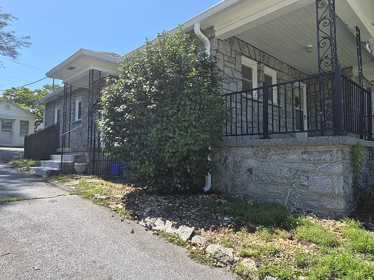 719 Oakland St — Photo 16