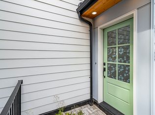 11517 5th Ave NE #B, Seattle, WA 98125