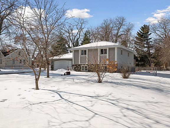 3rd image of 8398 Lakewood Dr NE