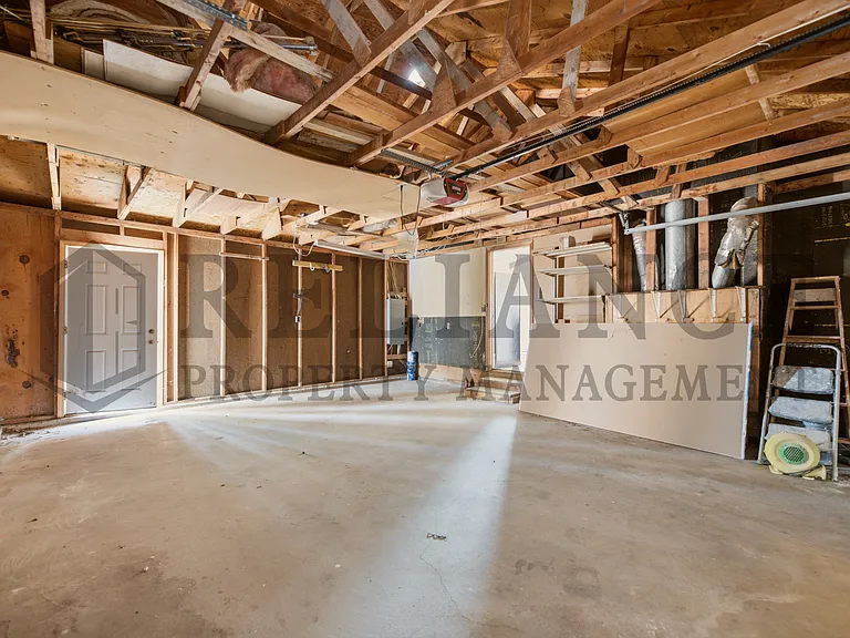 322 S Jonathan St — Photo 50