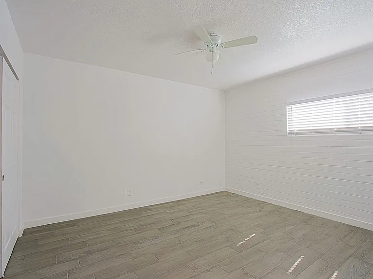 3219 E Earll Dr — Photo 11