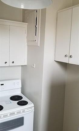 5th image of 2210 15th Ave #28