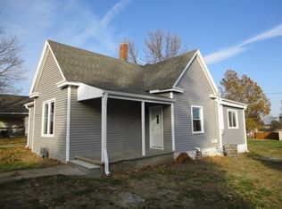 403 N 2nd St, Savannah, MO 64485