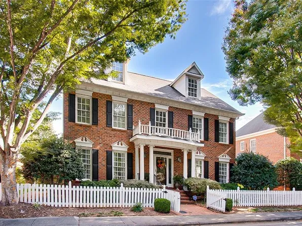 12 Checkerberry Sq, Greensboro, NC 27455