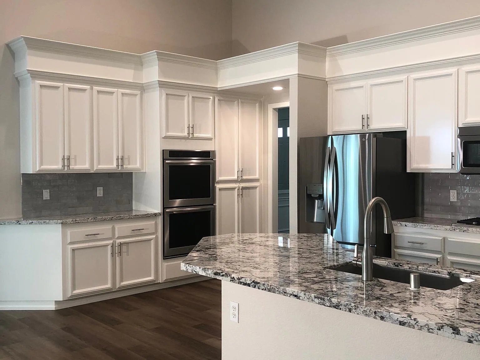 9480 Swan Lake Dr — Photo 3