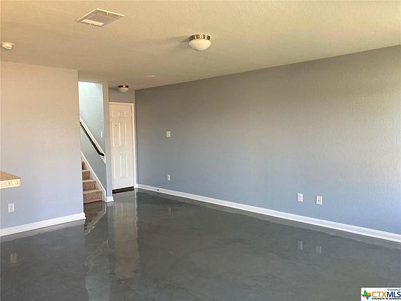 3rd image of 420 Farmer Ln