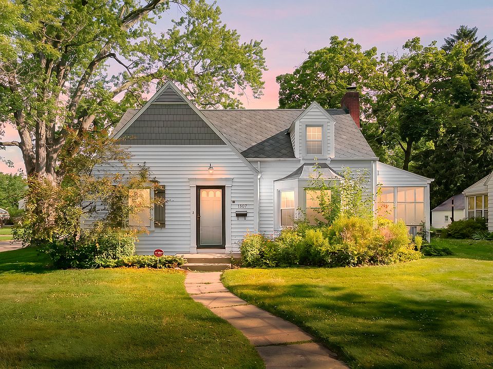1st image of 1307 Lakeway Ave