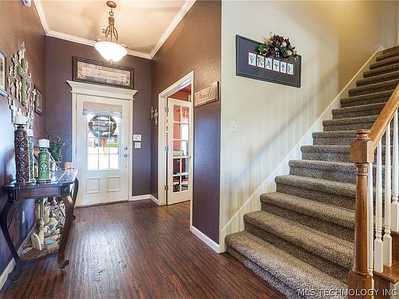 3rd image of 14955 Courtney Ln