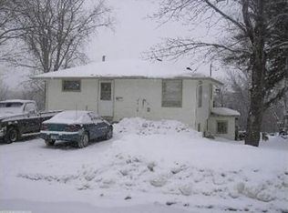 300 Forest St W, Belle Plaine, MN 56011