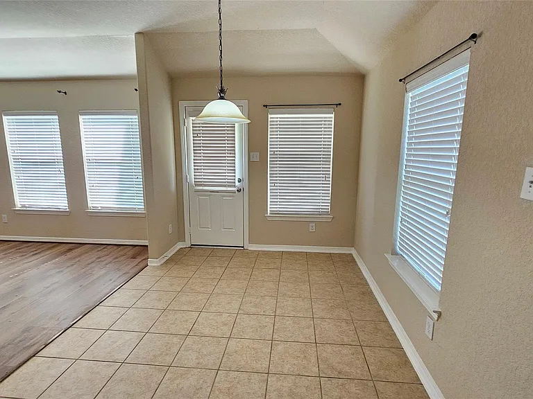 1219 Pecos Pass Dr — Photo 4