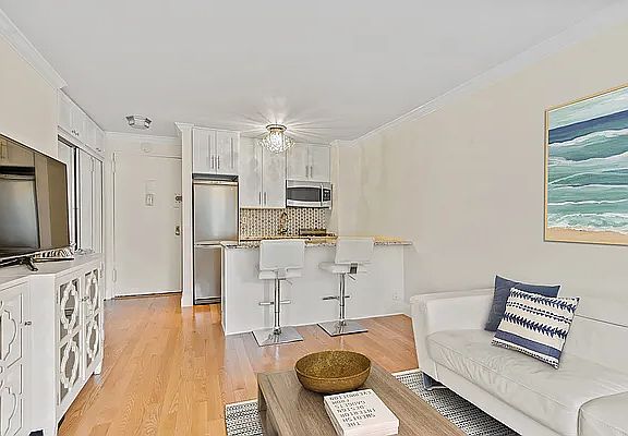 2nd image of 245 E 24th St APT 5J